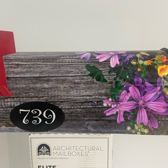 Beautiful Custom Mailbox with floral design. Add your name & address optional. - Picture 5 of 11